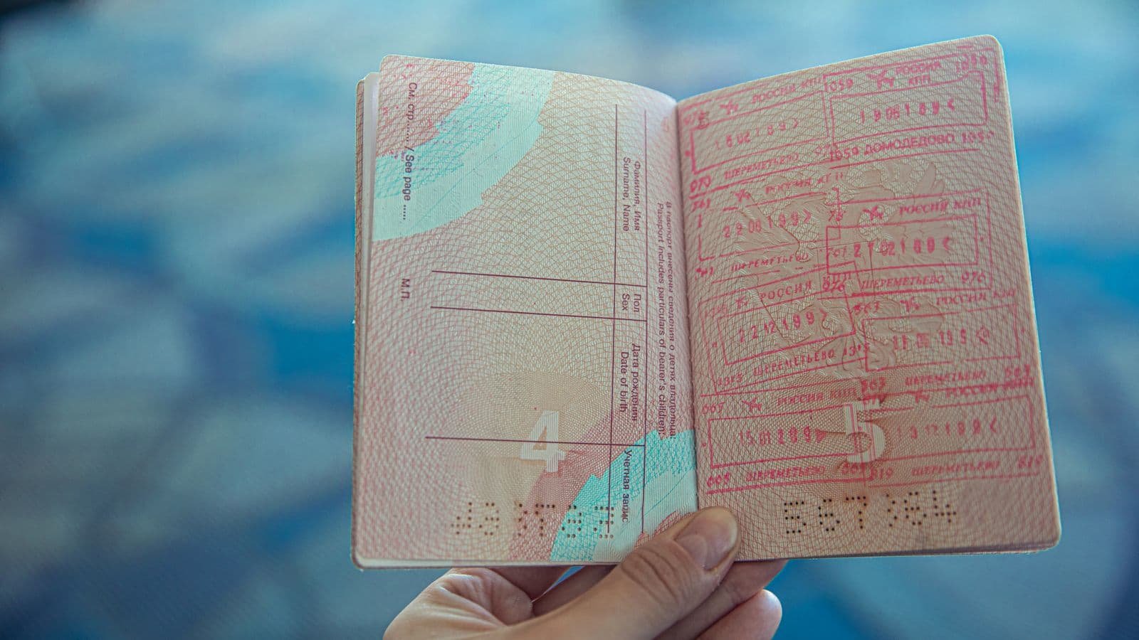 Do arrival and departure days count toward the 183-day rule?